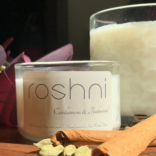 Cardamom and Teakwood Soy Candles, Close up Image, Mini Glass Jar - 105 gm